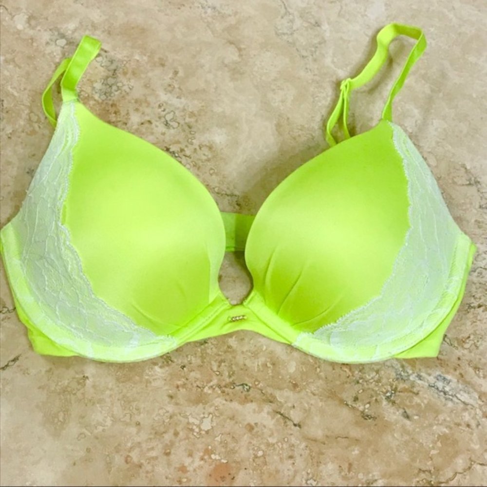 Victoria's Secret Fabulous Plunge Bra